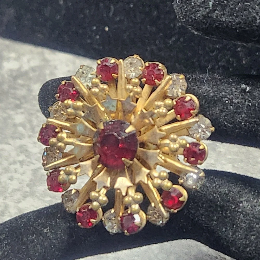Vintage Gold Tone Ruby Red & Clear Rhinestone Sunburst Starburst Brooch Pin